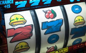 slote APP မိုဘိုင်းဖုန်းတွင် Casino ဂိမ်းကစားနေသော Myanmar ကစားသမား